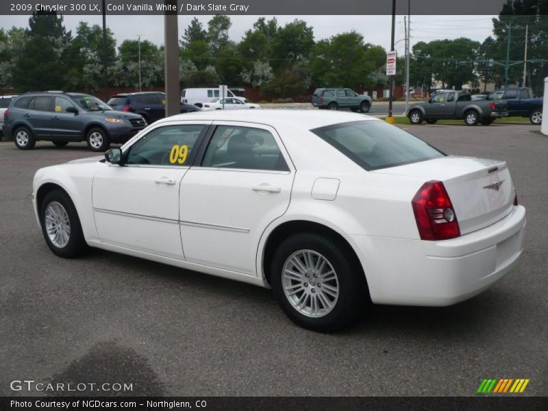 Cool Vanilla White / Dark Slate Gray 2009 Chrysler 300 LX