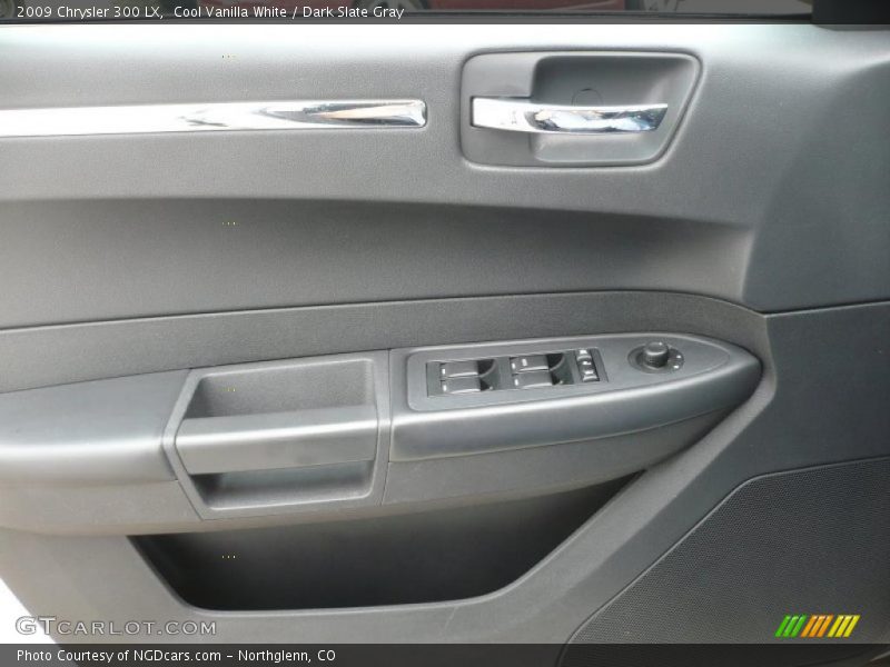 Cool Vanilla White / Dark Slate Gray 2009 Chrysler 300 LX