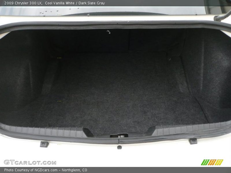 Cool Vanilla White / Dark Slate Gray 2009 Chrysler 300 LX