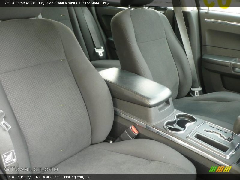Cool Vanilla White / Dark Slate Gray 2009 Chrysler 300 LX