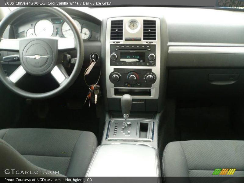 Cool Vanilla White / Dark Slate Gray 2009 Chrysler 300 LX