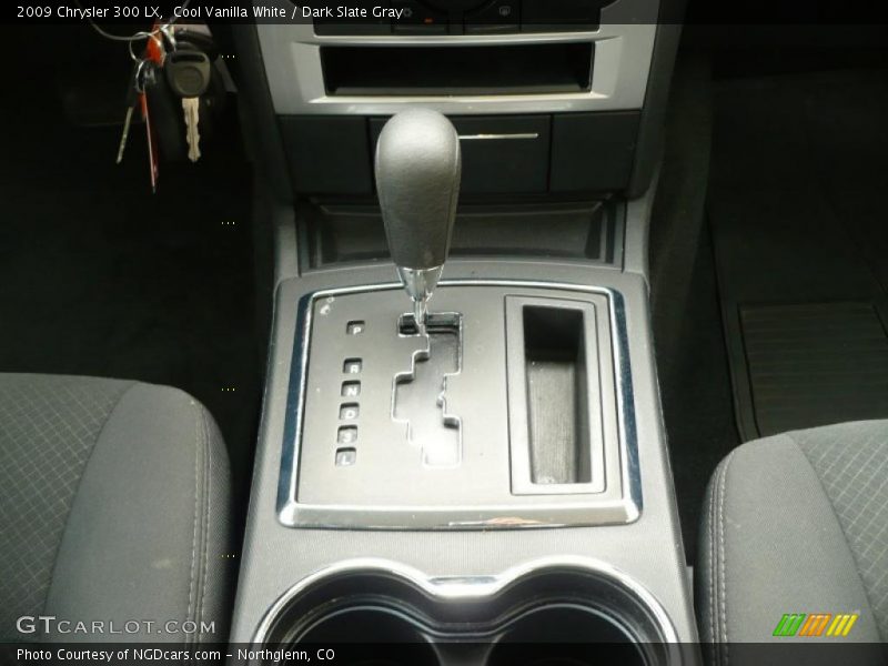 Cool Vanilla White / Dark Slate Gray 2009 Chrysler 300 LX
