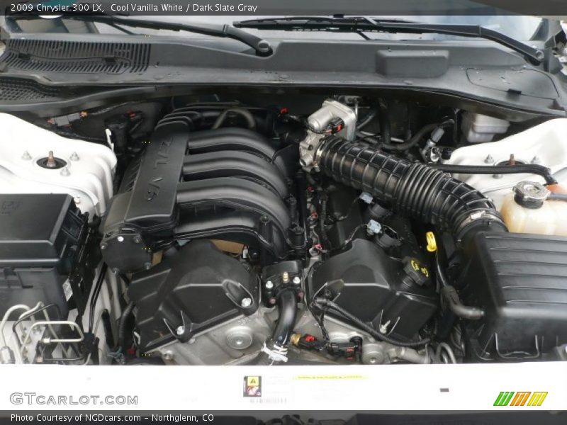 Cool Vanilla White / Dark Slate Gray 2009 Chrysler 300 LX