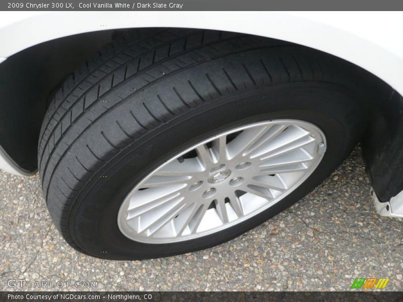 Cool Vanilla White / Dark Slate Gray 2009 Chrysler 300 LX