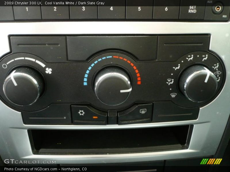 Cool Vanilla White / Dark Slate Gray 2009 Chrysler 300 LX