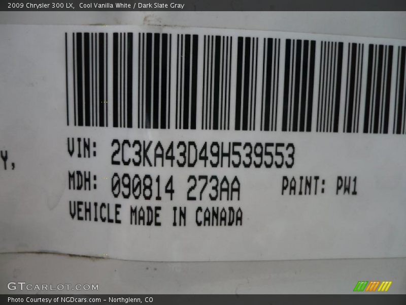 Cool Vanilla White / Dark Slate Gray 2009 Chrysler 300 LX