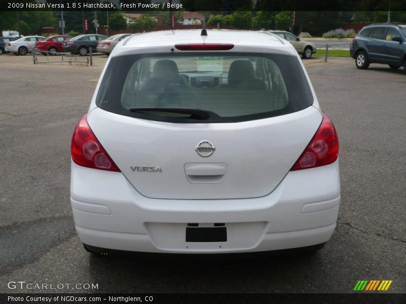 Fresh Powder / Beige 2009 Nissan Versa 1.8 S Hatchback