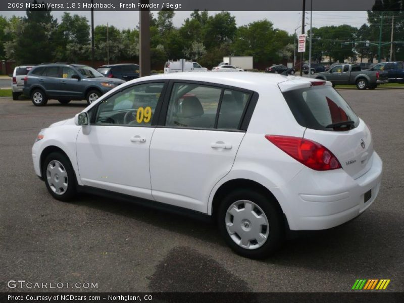 Fresh Powder / Beige 2009 Nissan Versa 1.8 S Hatchback