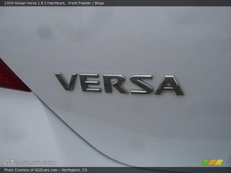 Fresh Powder / Beige 2009 Nissan Versa 1.8 S Hatchback