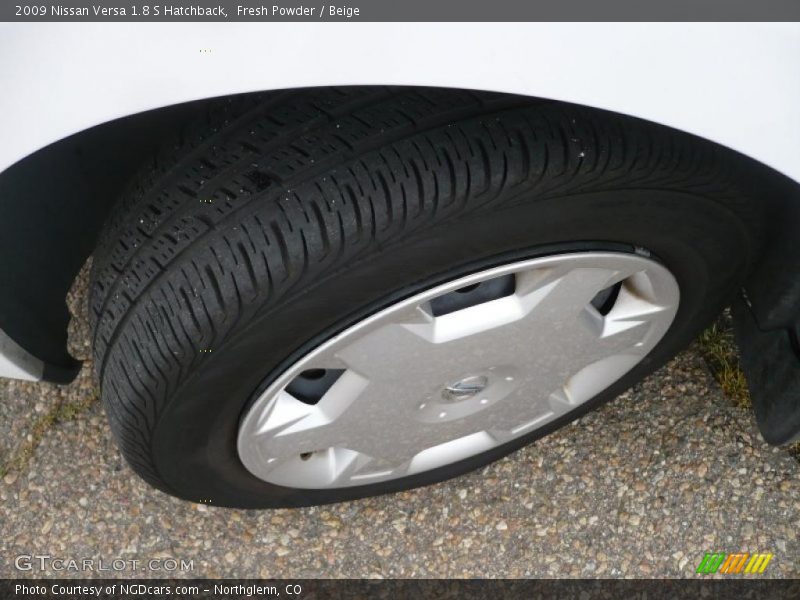 Fresh Powder / Beige 2009 Nissan Versa 1.8 S Hatchback