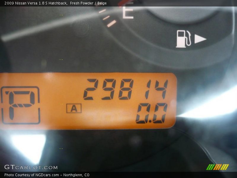 Fresh Powder / Beige 2009 Nissan Versa 1.8 S Hatchback