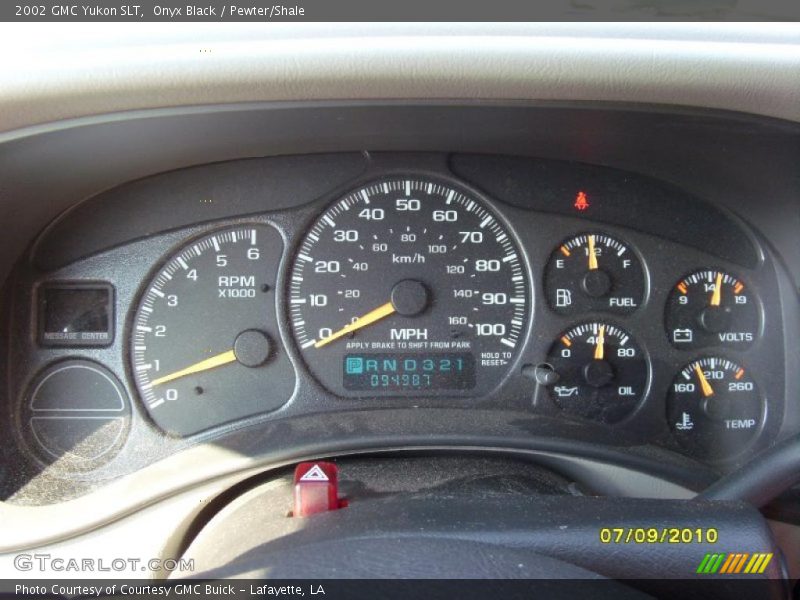 Onyx Black / Pewter/Shale 2002 GMC Yukon SLT