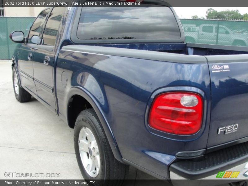 True Blue Metallic / Medium Parchment 2002 Ford F150 Lariat SuperCrew