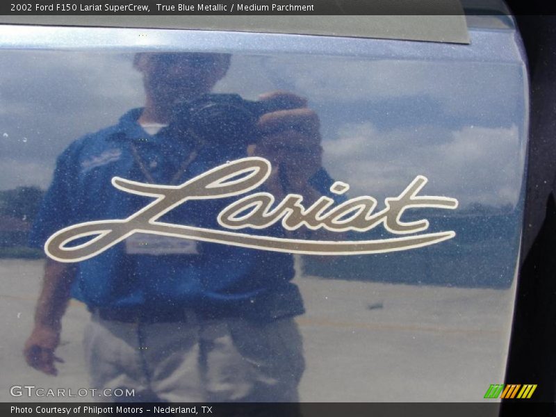 True Blue Metallic / Medium Parchment 2002 Ford F150 Lariat SuperCrew