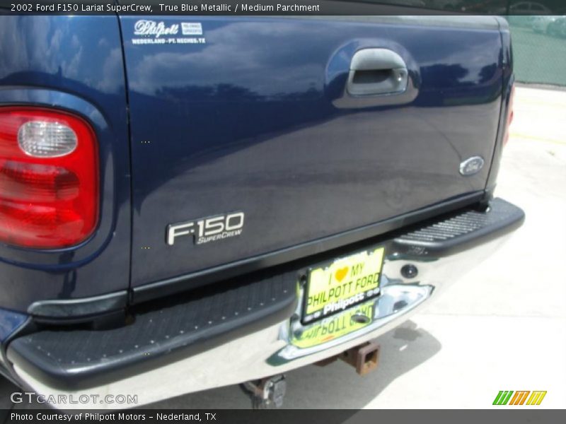 True Blue Metallic / Medium Parchment 2002 Ford F150 Lariat SuperCrew