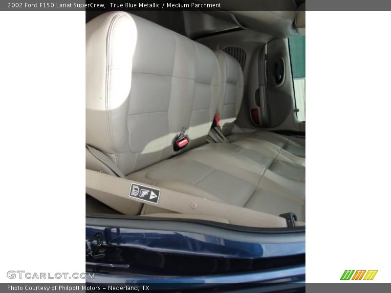 True Blue Metallic / Medium Parchment 2002 Ford F150 Lariat SuperCrew