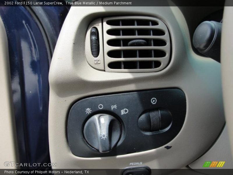 True Blue Metallic / Medium Parchment 2002 Ford F150 Lariat SuperCrew