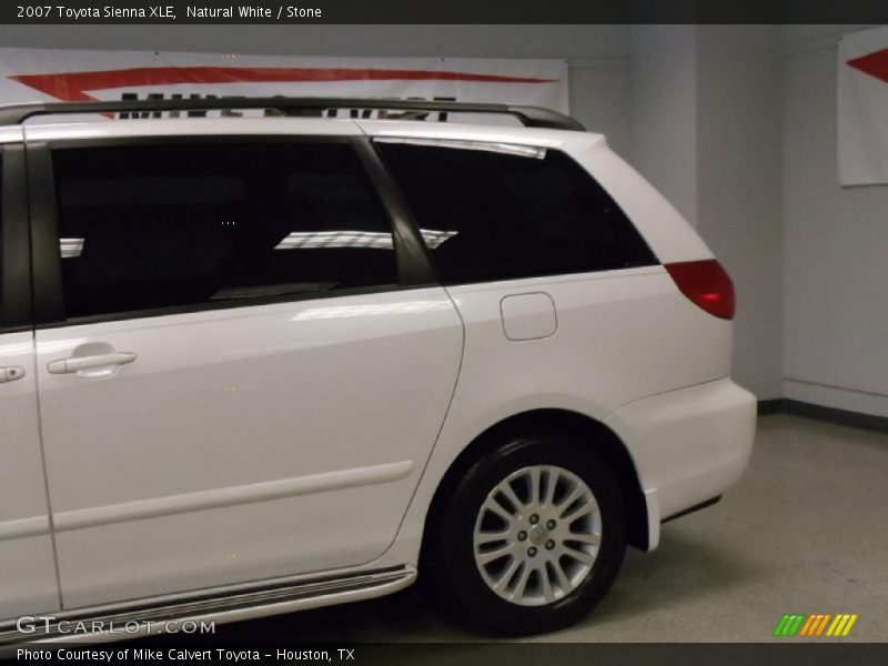 Natural White / Stone 2007 Toyota Sienna XLE