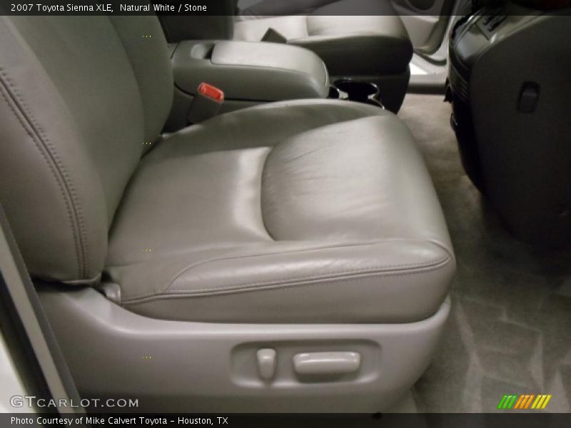 Natural White / Stone 2007 Toyota Sienna XLE