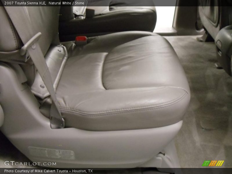 Natural White / Stone 2007 Toyota Sienna XLE