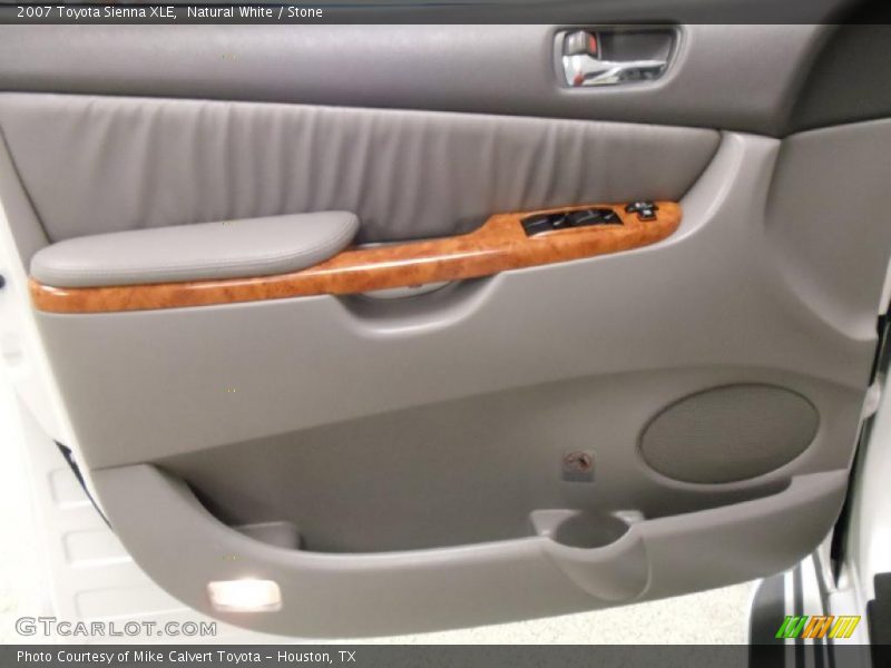 Natural White / Stone 2007 Toyota Sienna XLE