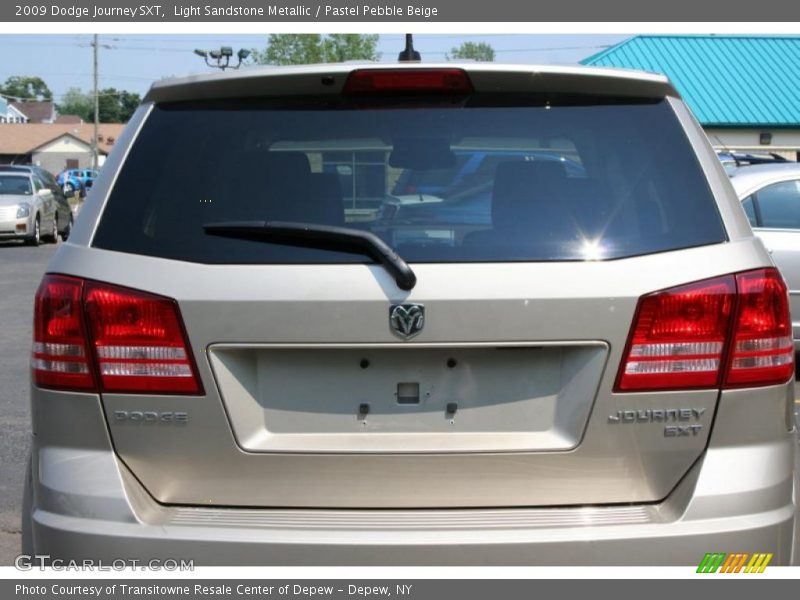 Light Sandstone Metallic / Pastel Pebble Beige 2009 Dodge Journey SXT