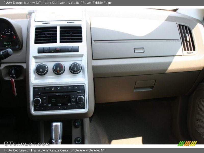 Light Sandstone Metallic / Pastel Pebble Beige 2009 Dodge Journey SXT