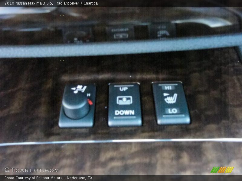 Radiant Silver / Charcoal 2010 Nissan Maxima 3.5 S