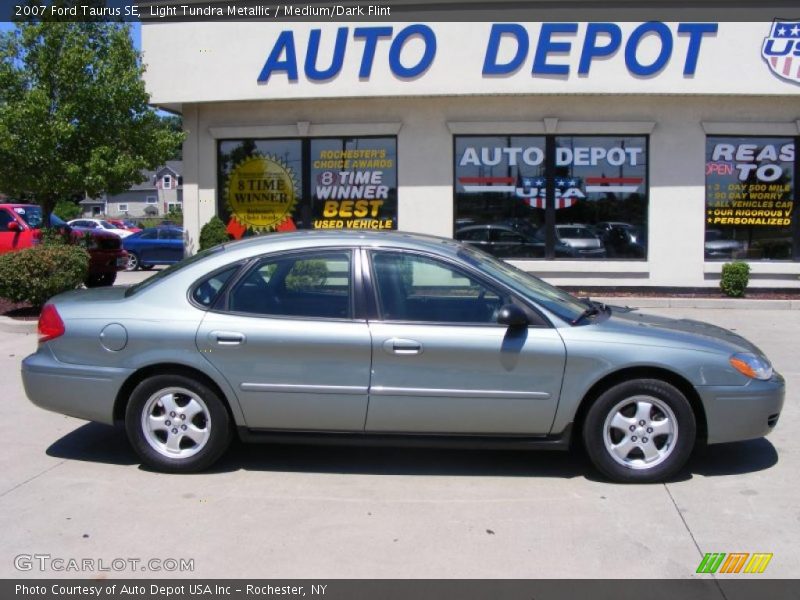 Light Tundra Metallic / Medium/Dark Flint 2007 Ford Taurus SE