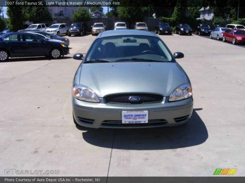 Light Tundra Metallic / Medium/Dark Flint 2007 Ford Taurus SE