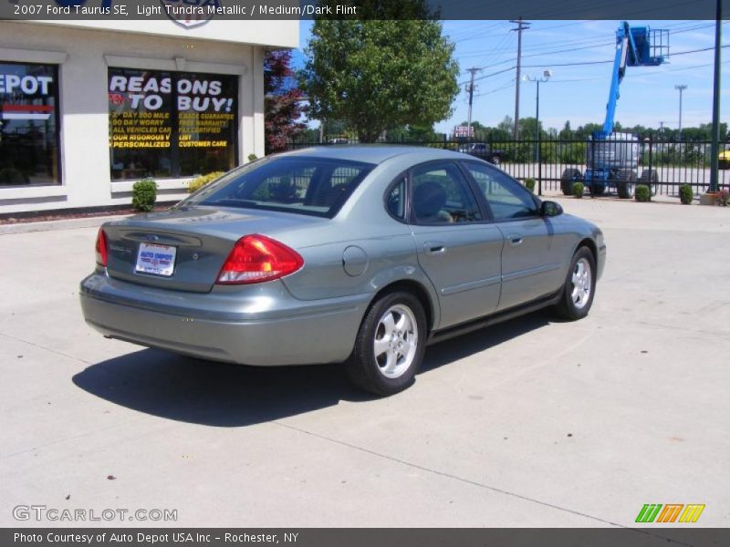 Light Tundra Metallic / Medium/Dark Flint 2007 Ford Taurus SE