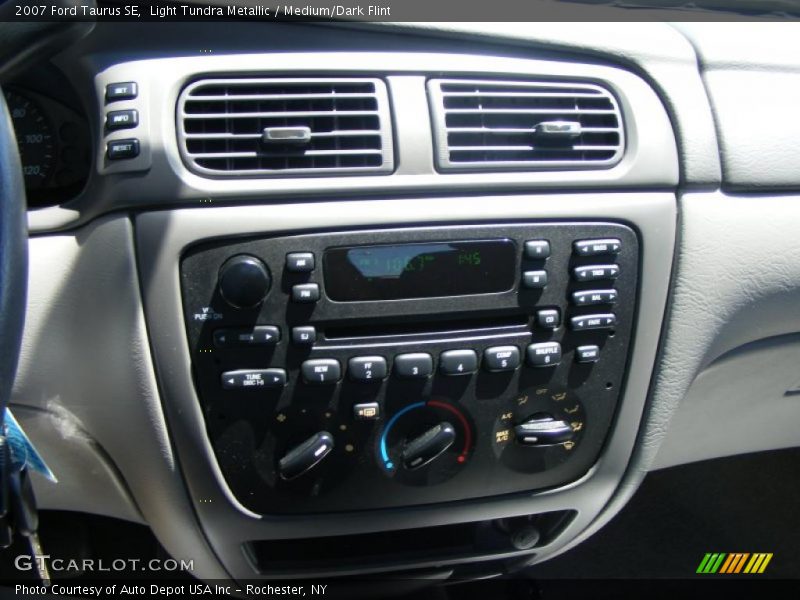 Light Tundra Metallic / Medium/Dark Flint 2007 Ford Taurus SE