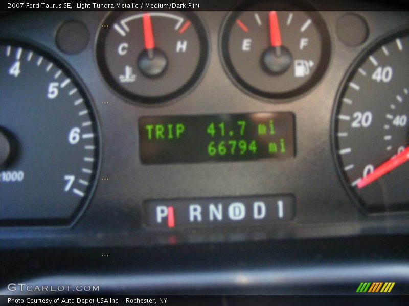 Light Tundra Metallic / Medium/Dark Flint 2007 Ford Taurus SE