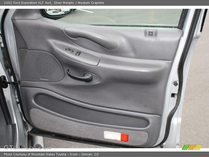 Silver Metallic / Medium Graphite 2002 Ford Expedition XLT 4x4