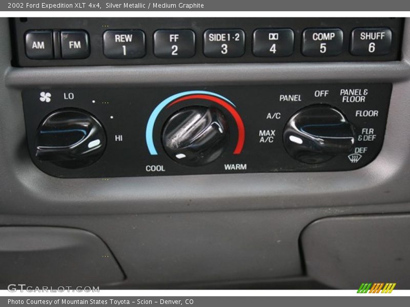 Silver Metallic / Medium Graphite 2002 Ford Expedition XLT 4x4