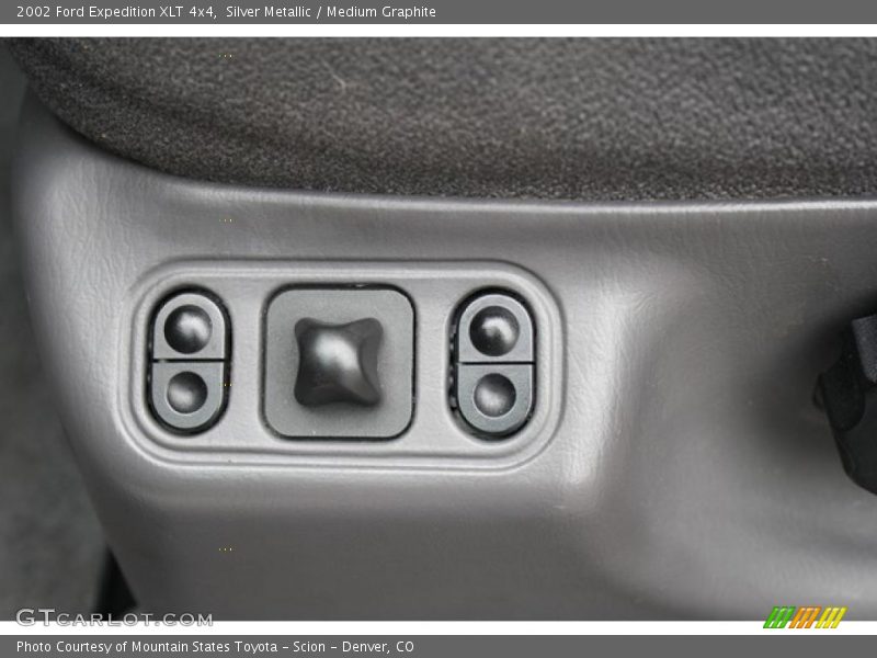 Silver Metallic / Medium Graphite 2002 Ford Expedition XLT 4x4