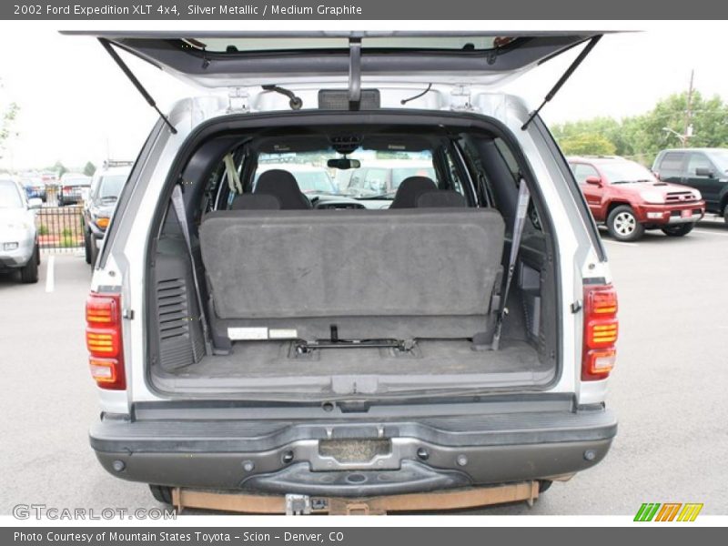 Silver Metallic / Medium Graphite 2002 Ford Expedition XLT 4x4