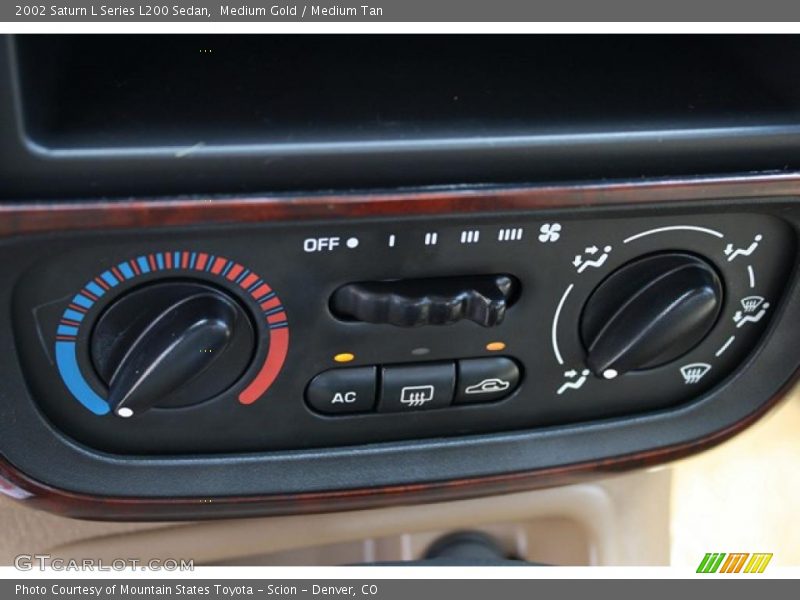 Medium Gold / Medium Tan 2002 Saturn L Series L200 Sedan