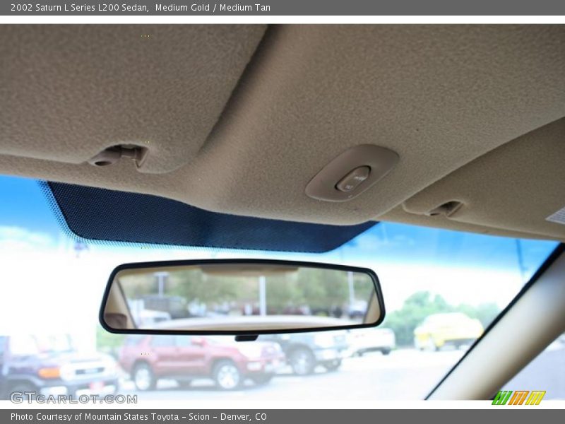 Medium Gold / Medium Tan 2002 Saturn L Series L200 Sedan