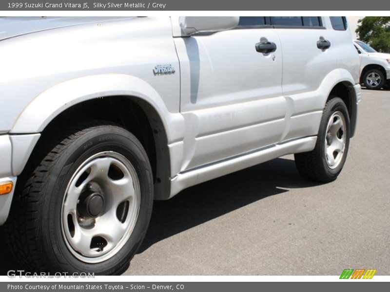 Silky Silver Metallic / Grey 1999 Suzuki Grand Vitara JS