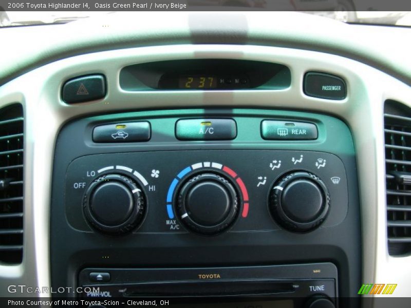 Oasis Green Pearl / Ivory Beige 2006 Toyota Highlander I4