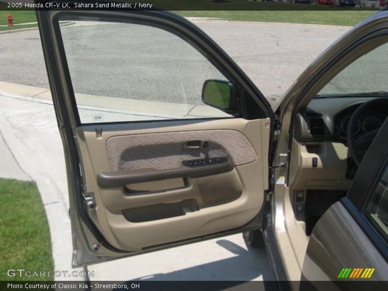 Sahara Sand Metallic / Ivory 2005 Honda CR-V LX