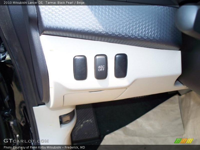 Tarmac Black Pearl / Beige 2010 Mitsubishi Lancer DE