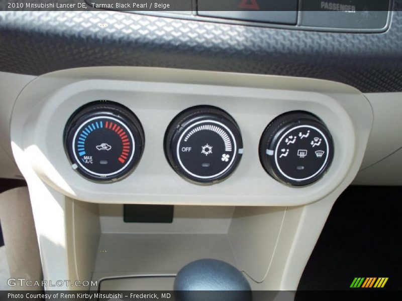 Tarmac Black Pearl / Beige 2010 Mitsubishi Lancer DE