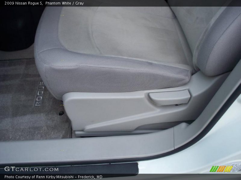 Phantom White / Gray 2009 Nissan Rogue S
