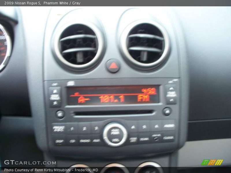 Phantom White / Gray 2009 Nissan Rogue S