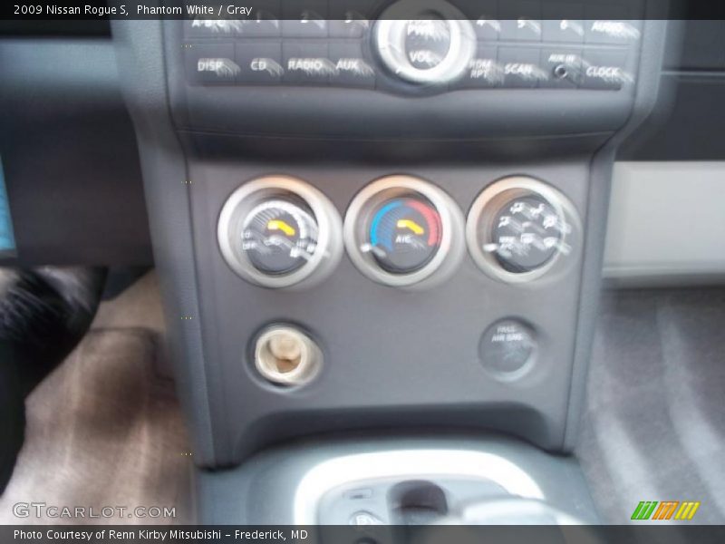 Phantom White / Gray 2009 Nissan Rogue S