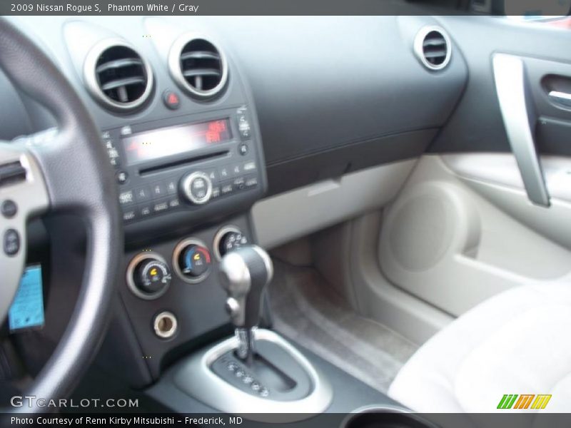 Phantom White / Gray 2009 Nissan Rogue S