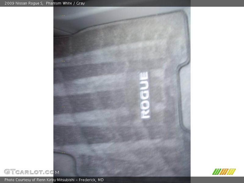 Phantom White / Gray 2009 Nissan Rogue S