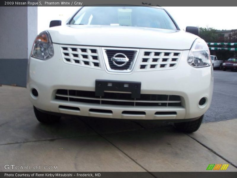 Phantom White / Gray 2009 Nissan Rogue S